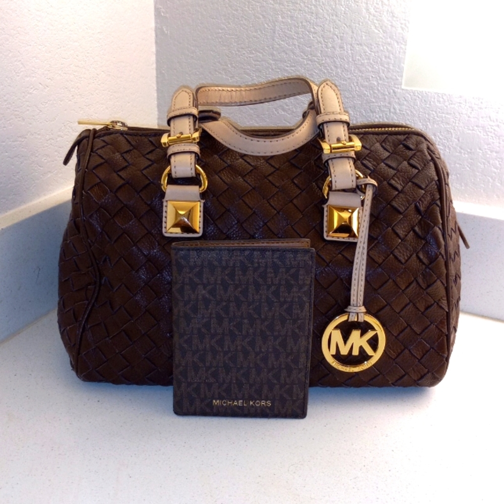 MOCHEAL KORS PURSE
